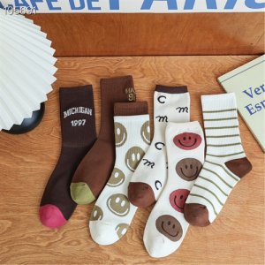 Retro American socks Female Spring and Autumn Mid -Autumn Festival Mocking Letter Smile Face Shopen Morning Winter Red Winter Leisure