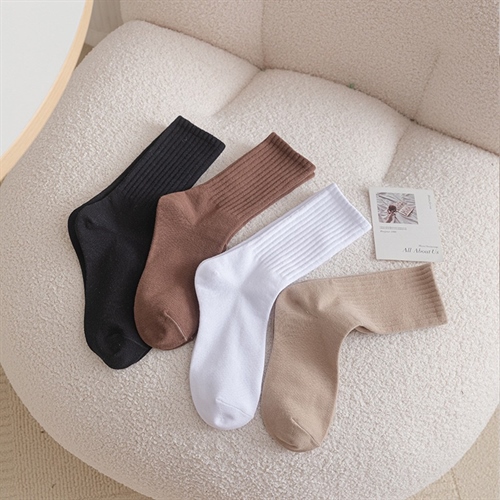 Pure -colored socks Mid -Men's Socks Spring and Autumn Packing Socks Summer Autumn Leisure Sports Socks